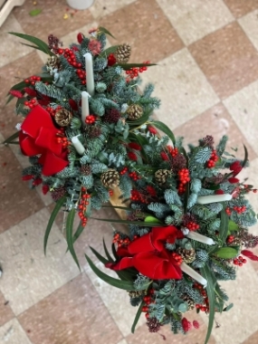 Christmas rustic red table arrangement